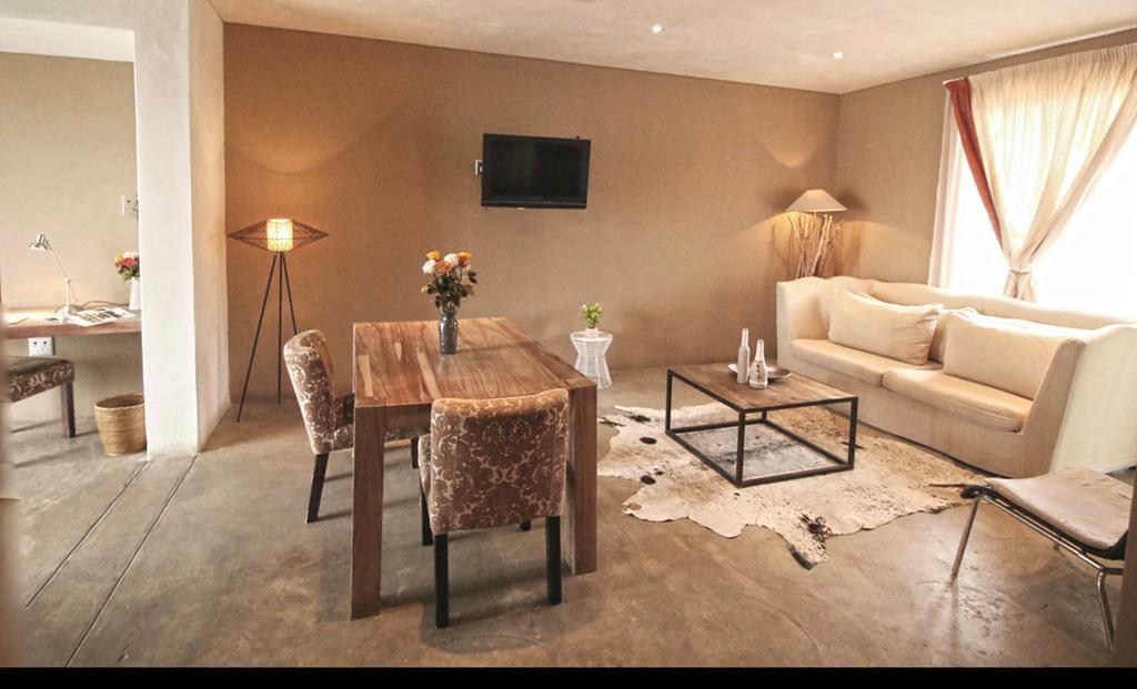 The Village Courtyard Suites & Executive Apartment Windhoek Eksteriør bilde
