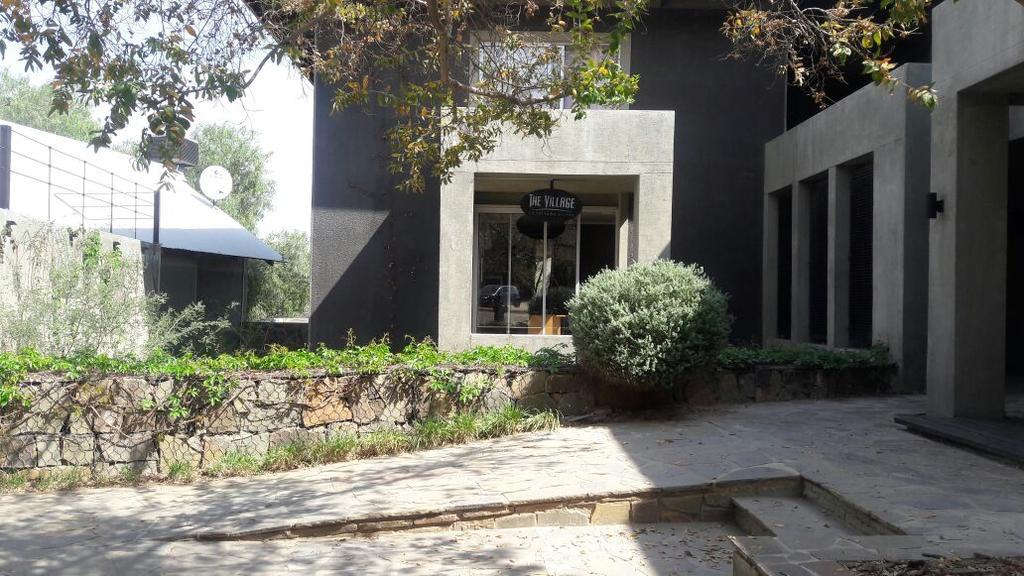 The Village Courtyard Suites & Executive Apartment Windhoek Eksteriør bilde